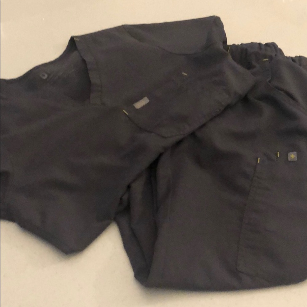 Figs dark grey scrub set